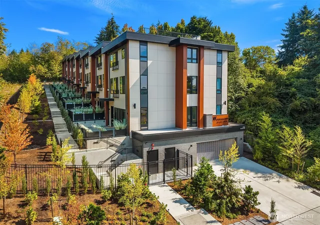 Photo 2 of Townhouse for sale at 286 118th Avenue Se, Bellevue, WA 98005 | MLS# NWM2589499 | Listing updated on 2026-10-02