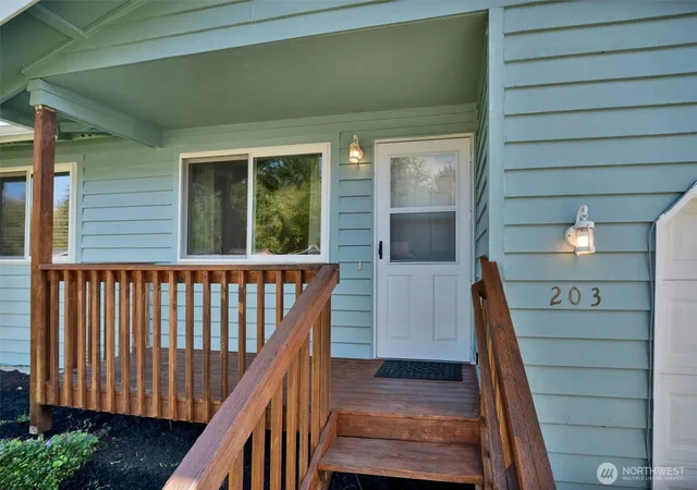 Photo 4 of Single family home for sale at 203 N Bogart Ave, Granite Falls, WA 98252 | MLS# NWM2589510 | Listing updated on 2026-10-02
