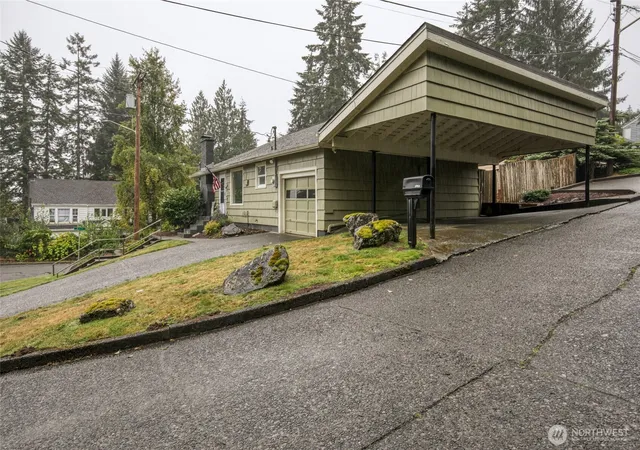 Photo 3 of Single family home for sale at 1951 Arnold St, Aberdeen, WA 98520 | MLS# NWM2589513 | Listing updated on 2026-10-01