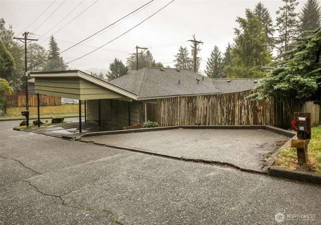 Photo 4 of Single family home for sale at 1951 Arnold St, Aberdeen, WA 98520 | MLS# NWM2589513 | Listing updated on 2026-10-01