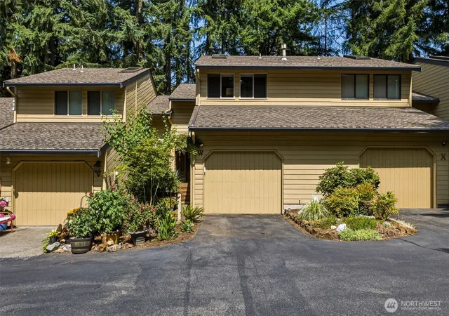 Photo 2 of Townhouse for sale at 1314 Evergreen Park Dr Sw #W, Olympia, WA 98502 | MLS# NWM2589520 | Listing updated on 2026-10-02