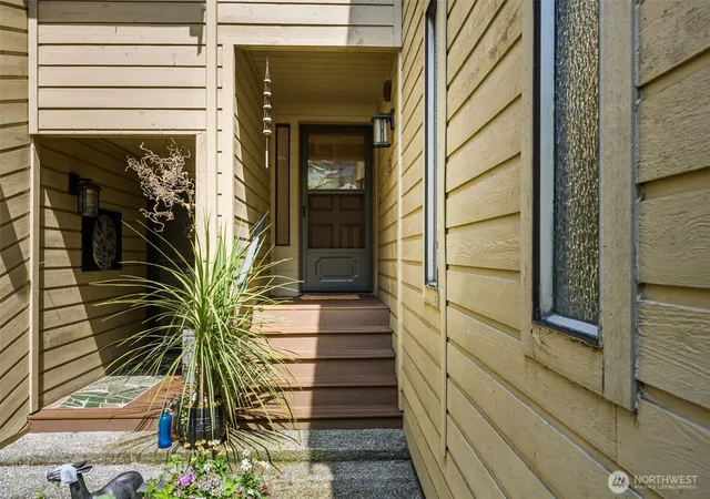 Photo 3 of Townhouse for sale at 1314 Evergreen Park Dr Sw #W, Olympia, WA 98502 | MLS# NWM2589520 | Listing updated on 2026-10-02