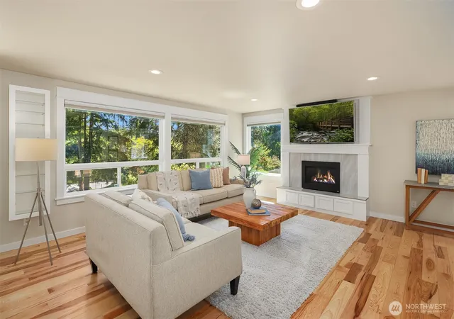 Photo 1 of Single family home for sale at 525 Mount Everest Ln SW, Issaquah, WA 98027 | MLS# NWM2589522 | Listing updated on 2026-10-02