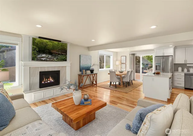 Photo 2 of Single family home for sale at 525 Mount Everest Ln SW, Issaquah, WA 98027 | MLS# NWM2589522 | Listing updated on 2026-10-02