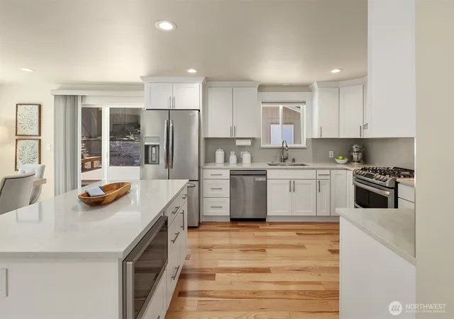 Photo 3 of Single family home for sale at 525 Mount Everest Ln SW, Issaquah, WA 98027 | MLS# NWM2589522 | Listing updated on 2026-10-02