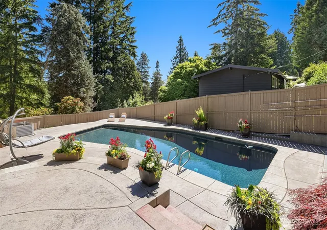 Photo 4 of Single family home for sale at 525 Mount Everest Ln SW, Issaquah, WA 98027 | MLS# NWM2589522 | Listing updated on 2026-10-02
