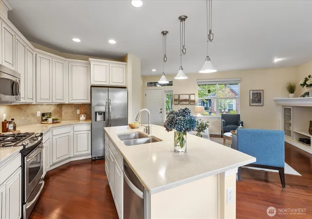 Photo 4 of Townhouse for sale at 13233 239th Way NE, Redmond, WA 98053 | MLS# NWM2589536 | Listing updated on 2026-10-12