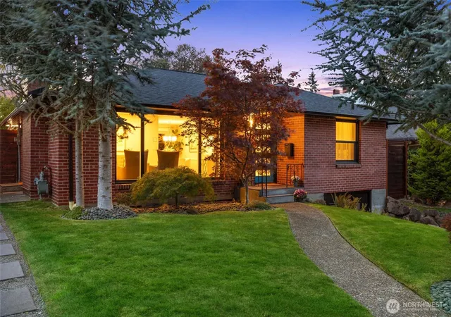 Photo 2 of Single family home for sale at 3429 40th Avenue W, Seattle, WA 98199 | MLS# NWM2589548 | Listing updated on 2026-10-01