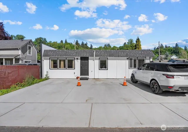 Photo 3 of Single family home for sale at 538 Railroad Ave S, Kent, WA 98032 | MLS# NWM2589555 | Listing updated on 2026-10-01