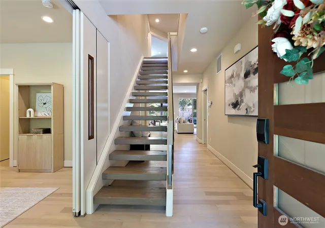 Photo 2 of Single family home for sale at 10034 Slater Ave Ne, Kirkland, WA 98033 | MLS# NWM2589565 | Listing updated on 2026-10-01