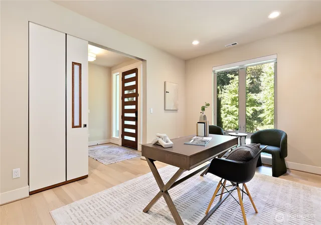 Photo 3 of Single family home for sale at 10034 Slater Ave NE, Kirkland, WA 98033 | MLS# NWM2589565 | Listing updated on 2026-10-01