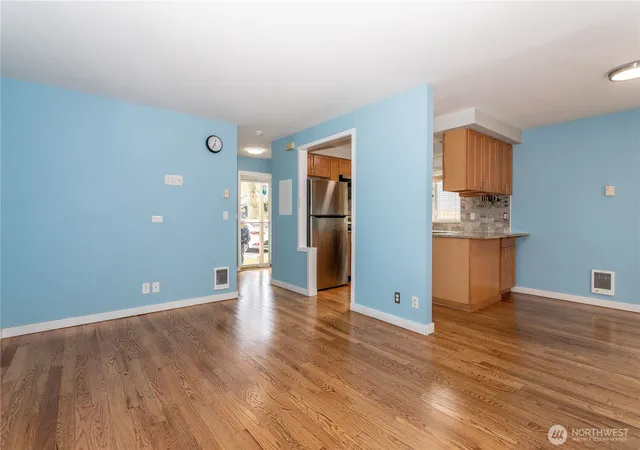 Photo 3 of Townhouse for sale at 126 W Casino Rd #9, Everett, WA 98204 | MLS# NWM2589571 | Listing updated on 2026-10-02