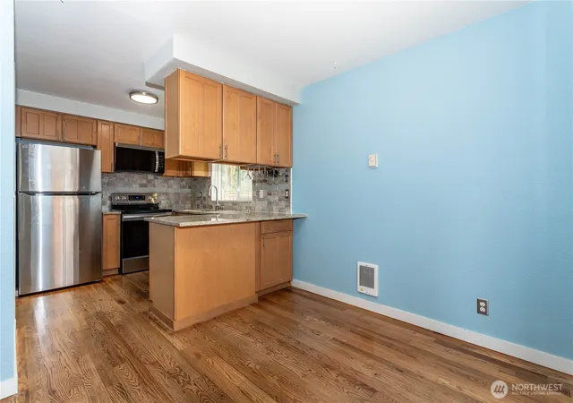 Photo 4 of Townhouse for sale at 126 W Casino Rd #9, Everett, WA 98204 | MLS# NWM2589571 | Listing updated on 2026-10-02