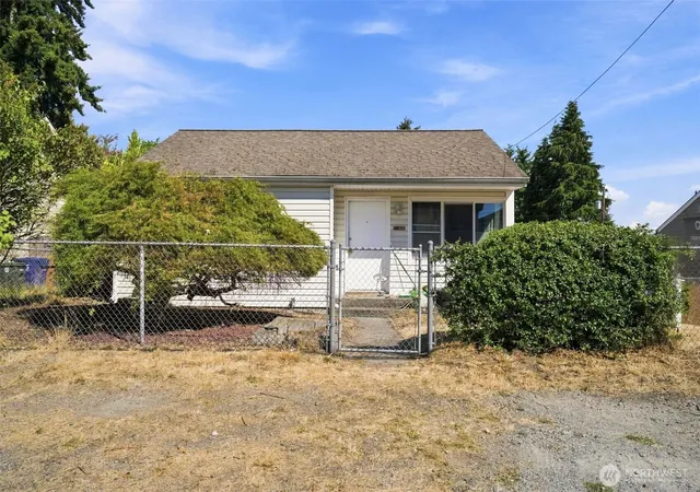 Photo 1 of Single family home for sale at 3617 E L St, Tacoma, WA 98404 | MLS# NWM2589575 | Listing updated on 2026-10-01