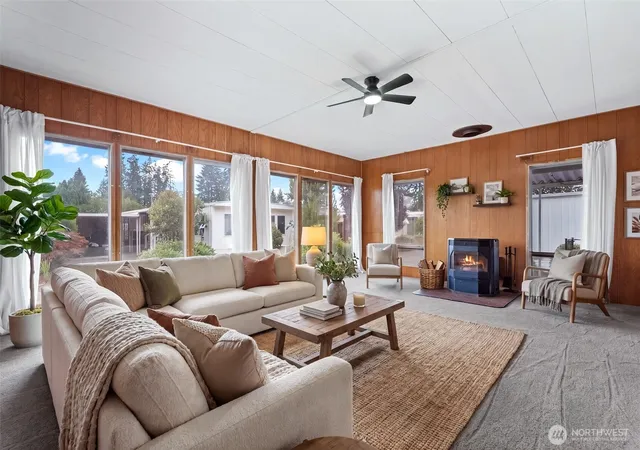 Photo 3 of Manufactured home for sale at 3702 Hunt St #32, Gig Harbor, WA 98335 | MLS# NWM2589594 | Listing updated on 2026-10-10