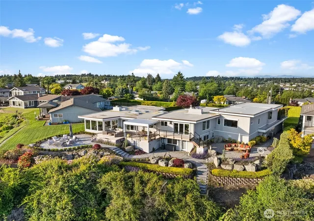 Photo 2 of Mansion for sale at 3404 Shorecliff Dr Ne, Tacoma, WA 98422 | MLS# NWM2589596 | Listing updated on 2026-10-01