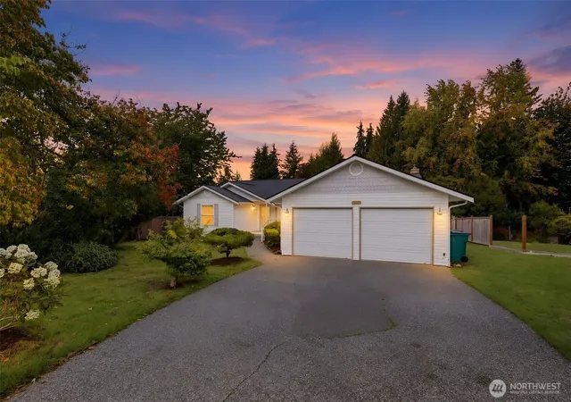 Single family home for sale at 4627 127th Place SE, Everett, WA 98208 | MLS# NWM2589605