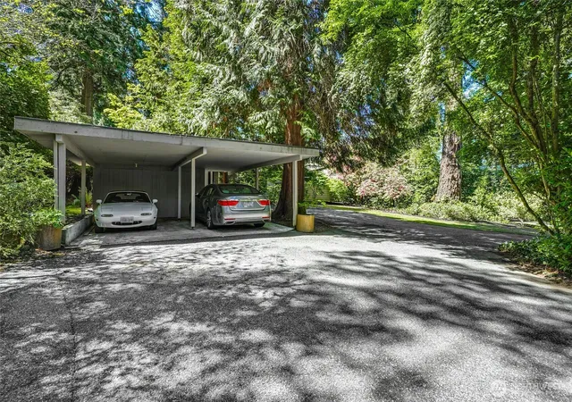 Photo 3 of Single family home for sale at 3419 Evergreen Point Rd, Medina, WA 98039 | MLS# NWM2589611 | Listing updated on 2026-10-03