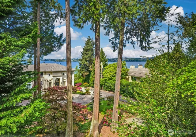 Photo 3 of Single family home for sale at 3419 Evergreen Point Rd, Medina, WA 98039 | MLS# NWM2589611 | Listing updated on 2026-10-03