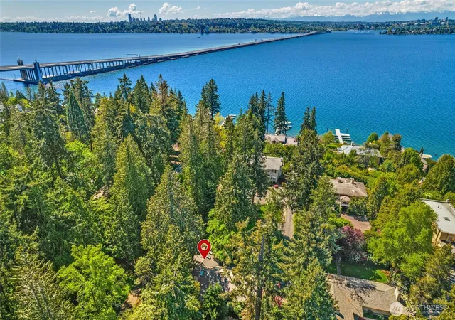 Photo 4 of Single family home for sale at 3419 Evergreen Point Rd, Medina, WA 98039 | MLS# NWM2589611 | Listing updated on 2026-10-03