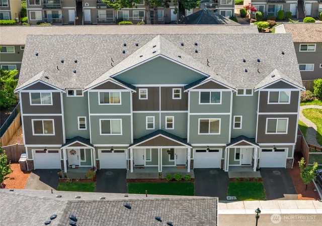 Townhouse for sale at 115 SW 181st Place, Normandy Park, WA 98166 | MLS# NWM2589612
