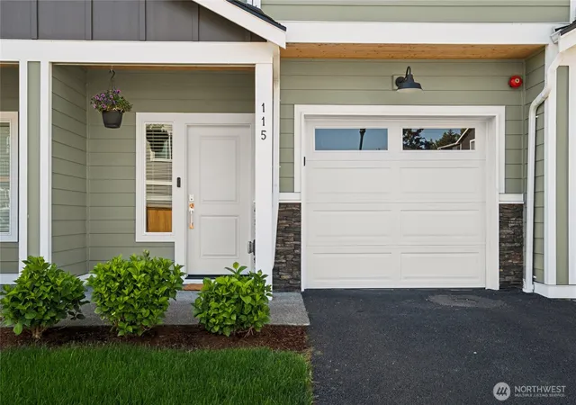 Photo 2 of Townhouse for sale at 115 Sw 181st Place, Normandy Park, WA 98166 | MLS# NWM2589612 | Listing updated on 2026-10-01