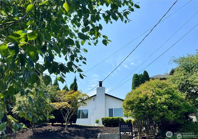 Photo 3 of Single family home for sale at 2353 Federal Ave E, Seattle, WA 98102 | MLS# NWM2589619 | Listing updated on 2026-10-02