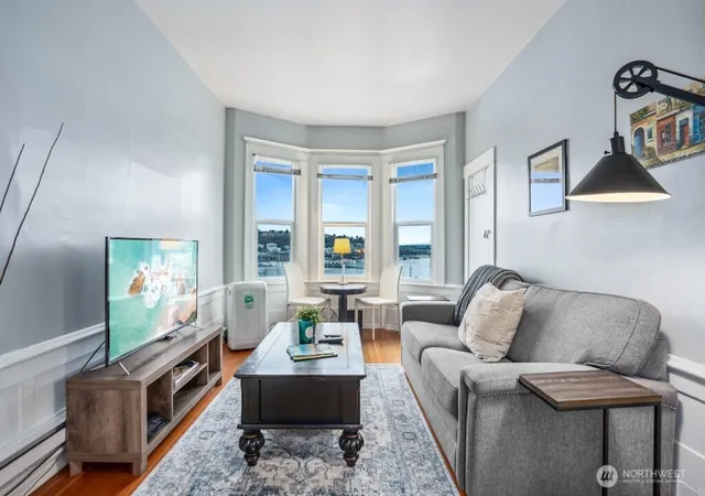 Photo 3 of Multi family home for sale at 1124 Lakeview Blvd E #1-4, Seattle, WA 98102 | MLS# NWM2589625 | Listing updated on 2026-10-12
