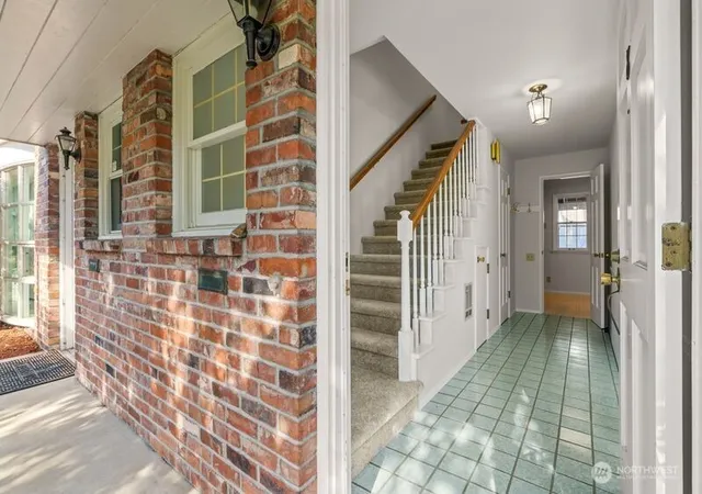 Photo 2 of Townhouse for sale at 1420 Bellevue Way Se #8, Bellevue, WA 98004 | MLS# NWM2589636 | Listing updated on 2026-10-16