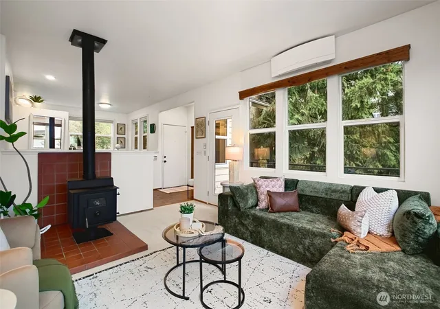 Photo 3 of Single family home for sale at 201 28th Avenue, Seattle, WA 98122 | MLS# NWM2589639 | Listing updated on 2026-10-01