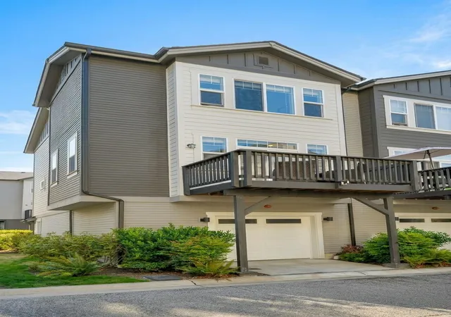 Photo 2 of Townhouse for sale at 153 Sw 185th Lane, Normandy Park, WA 98166 | MLS# NWM2589642 | Listing updated on 2026-10-02