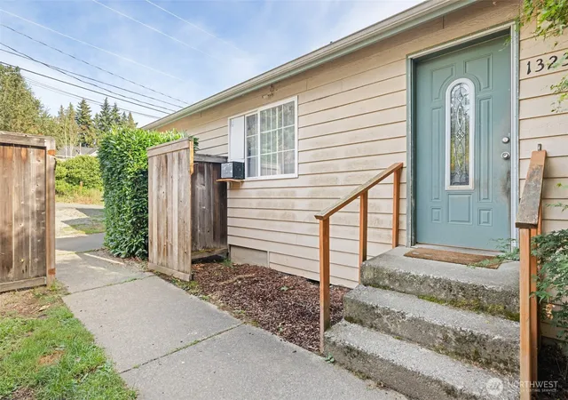 Photo 4 of Single family home for sale at 1323 S I St, Port Angeles, WA 98363 | MLS# NWM2589653 | Listing updated on 2026-10-01