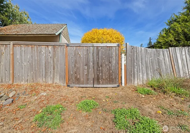 Photo 3 of Single family home for sale at 1323 S I St, Port Angeles, WA 98363 | MLS# NWM2589653 | Listing updated on 2026-10-01