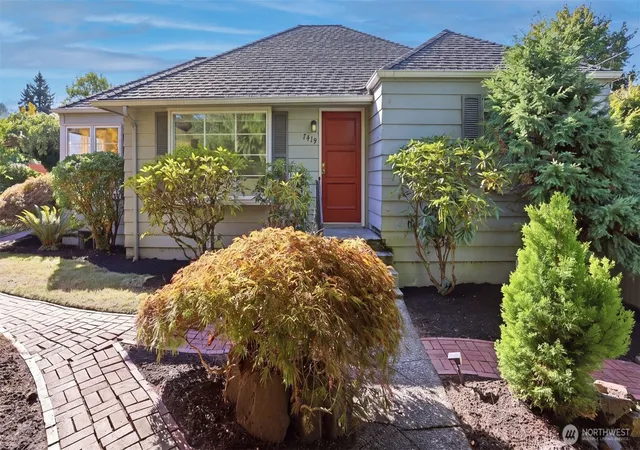 Photo 2 of Single family home for sale at 7419 48th Avenue NE, Seattle, WA 98115 | MLS# NWM2589654 | Listing updated on 2026-10-02