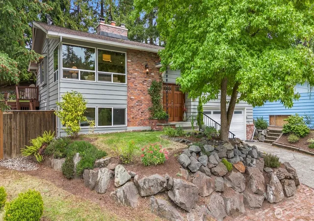Photo 2 of Single family home for sale at 103 Nw 171st Street, Shoreline, WA 98177 | MLS# NWM2589659 | Listing updated on 2026-10-01