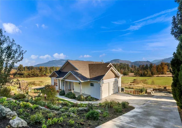 Photo 3 of Single family home for sale at 13013 Sunrise Dr, Mount Vernon, WA 98273 | MLS# NWM2589665 | Listing updated on 2026-10-26