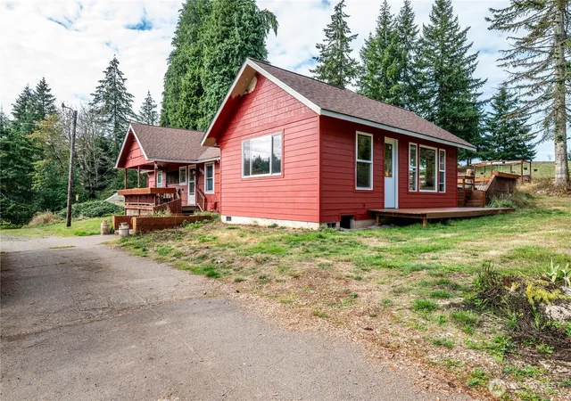 Photo 1 of Single family home for sale at 2008 Spirit Lake Hwy, Castle Rock, WA 98611 | MLS# NWM2589666 | Listing updated on 2026-10-13