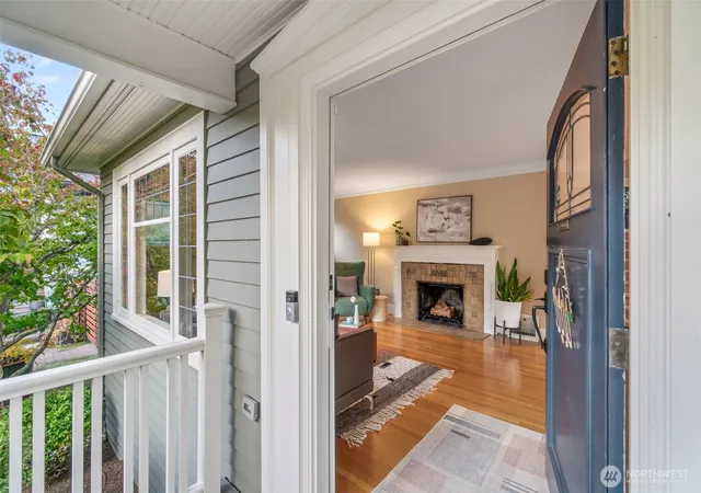 Photo 2 of Single family home for sale at 6516 31st Avenue Ne, Seattle, WA 98115 | MLS# NWM2589669 | Listing updated on 2026-10-02