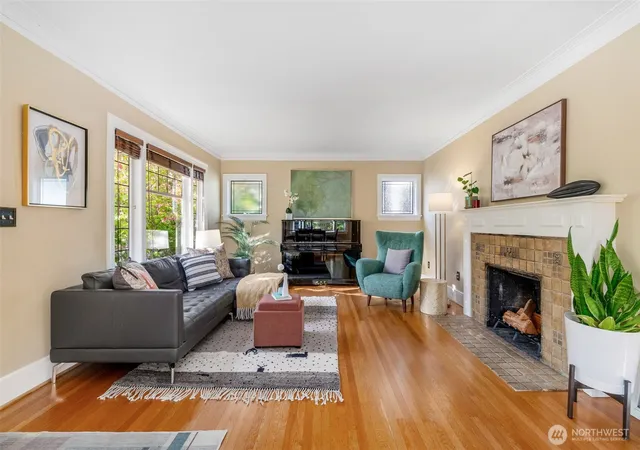 Photo 3 of Single family home for sale at 6516 31st Avenue Ne, Seattle, WA 98115 | MLS# NWM2589669 | Listing updated on 2026-10-02