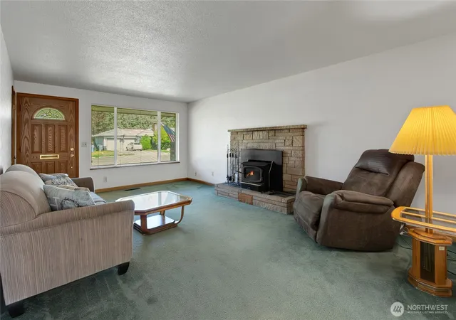 Photo 3 of Single family home for sale at 820 9th Avenue Nw, Puyallup, WA 98371 | MLS# NWM2589675 | Listing updated on 2026-10-01