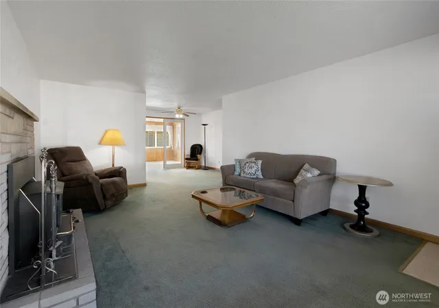 Photo 4 of Single family home for sale at 820 9th Avenue NW, Puyallup, WA 98371 | MLS# NWM2589675 | Listing updated on 2026-10-01
