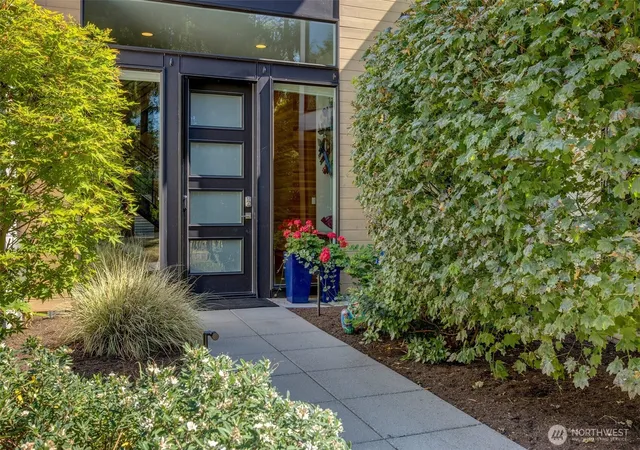 Photo 2 of Single family home for sale at 7560 86th Avenue Se, Mercer Island, WA 98040 | MLS# NWM2589677 | Listing updated on 2026-10-01