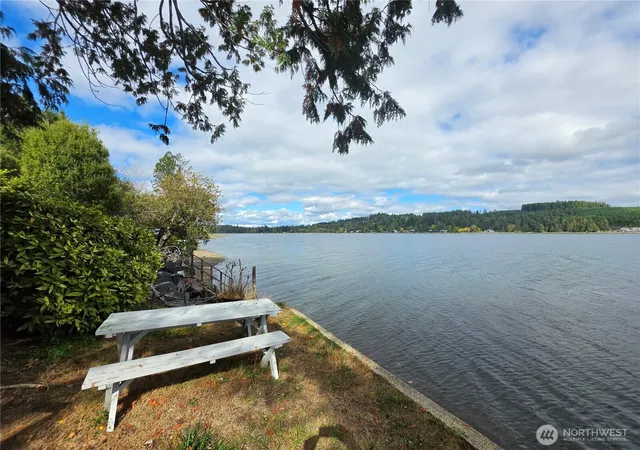 Photo 1 of Single family home for sale at 560 E N Bay Rd, Allyn, WA 98524 | MLS# NWM2589679 | Listing updated on 2026-10-01