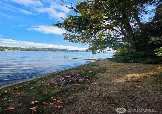 Photo 3 of Single family home for sale at 560 E N Bay Rd, Allyn, WA 98524 | MLS# NWM2589679 | Listing updated on 2026-10-01