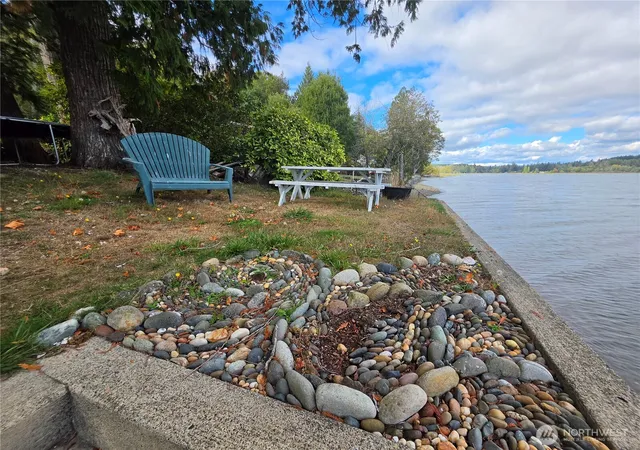 Photo 3 of Single family home for sale at 560 E N Bay Rd, Allyn, WA 98524 | MLS# NWM2589679 | Listing updated on 2026-10-01