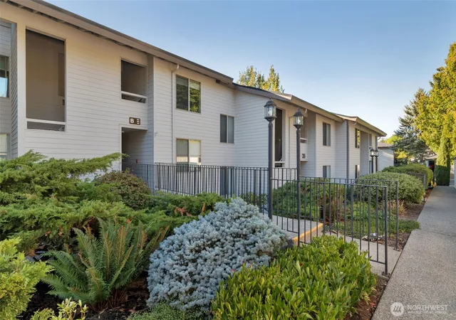 Photo 2 of Condo for sale at 23507 Lakeview Dr #B103, Mountlake Terrace, WA 98043 | MLS# NWM2589685 | Listing updated on 2026-10-02