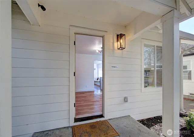 Photo 3 of Single family home for sale at 340 20 Avenue, Longview, WA 98632 | MLS# NWM2589691 | Listing updated on 2026-10-01