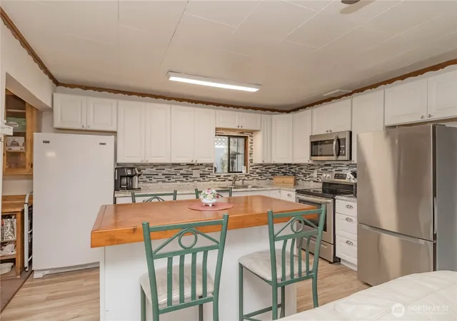 Photo 4 of Single family home for sale at 10622 Fruitland Ave E, Puyallup, WA 98373 | MLS# NWM2589696 | Listing updated on 2026-10-09