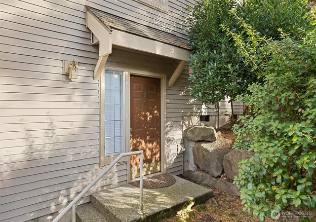 Photo 2 of Townhouse for sale at 4160 178th Lane Se #5, Bellevue, WA 98008 | MLS# NWM2589702 | Listing updated on 2026-10-02