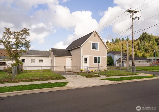 Single family home for sale at 200 N A St, Aberdeen, WA 98520 | MLS# NWM2589703